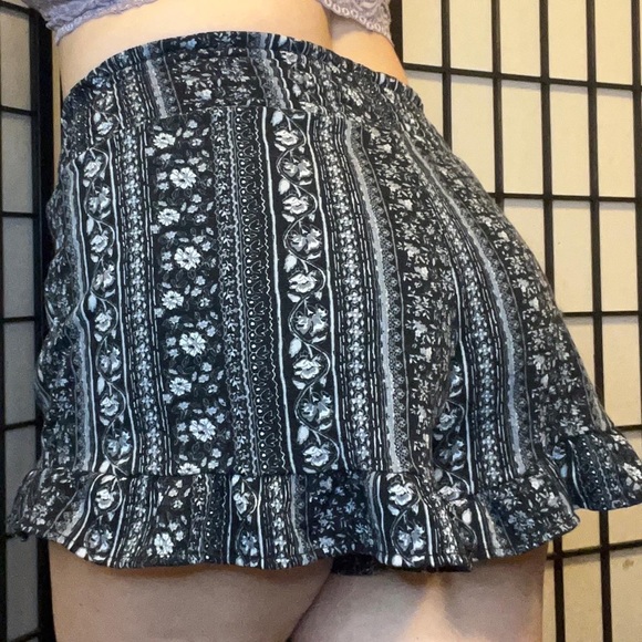 Boho Flowy Shorts - Picture 4 of 4